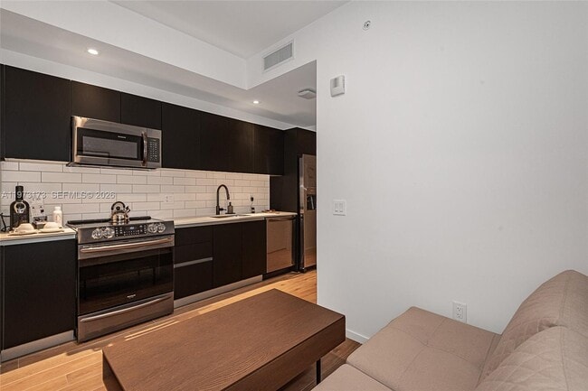 Building Photo - 398 NE 5th St