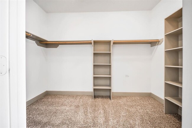 Building Photo - 5221 Eigel St