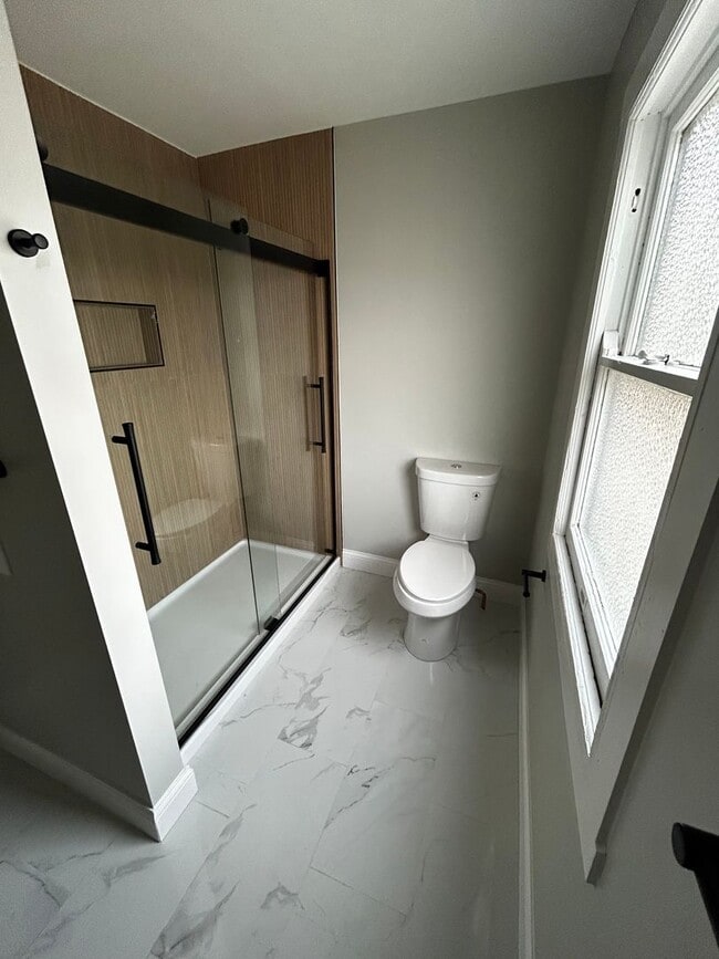 Building Photo - BEAUTIFUL RENOVATED NEW 4 BEDROOM 2 BATH HOUSE QUIET NEIGHBORHOOD