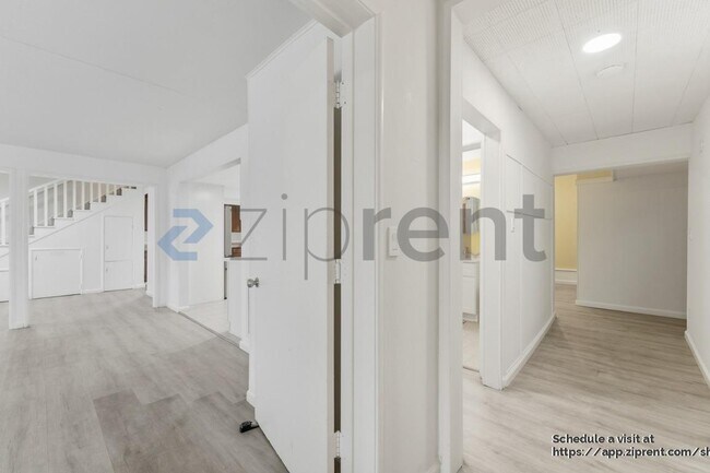 Building Photo - 1967 Solano Way