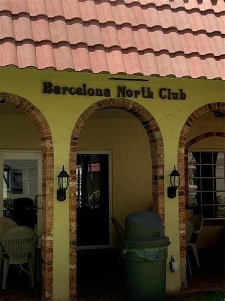 Building Photo - 259 S Cypress Rd