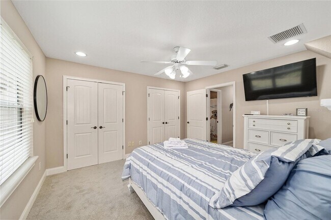 Building Photo - 1706 SW 27th St