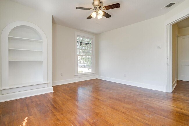 Building Photo - Large Newly Remodeled Home in Historic Fairmont- 4 Bedroom, 2 Bath- 76104