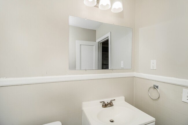 Building Photo - 2813 Dubard St