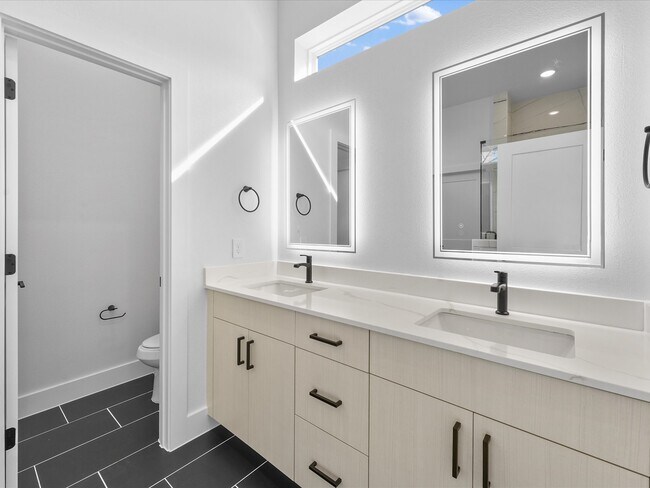 Building Photo - 227 Noras Ln