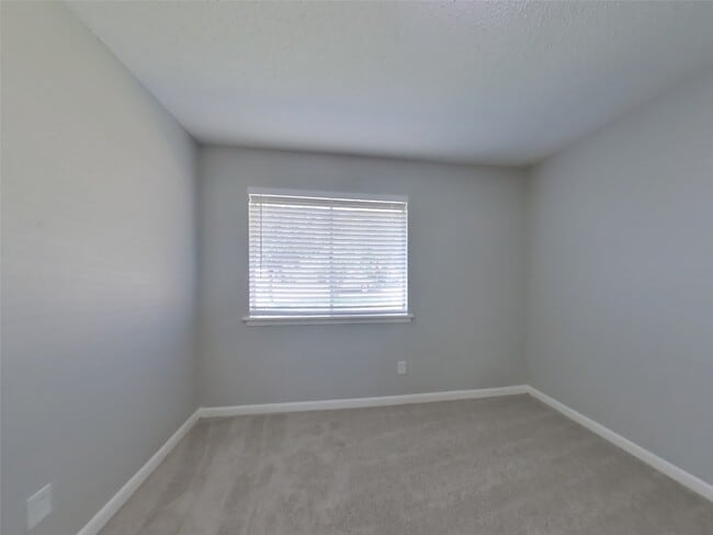 Building Photo - 23426 Canyon Lake Dr