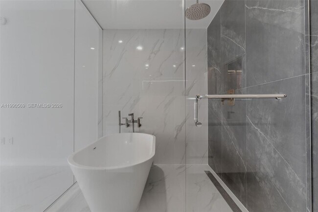 Building Photo - 711 NE 23rd Terrace