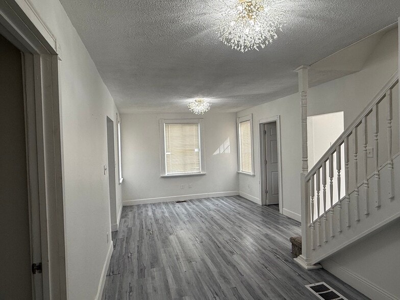 Building Photo - 1822 E Pacific Ave