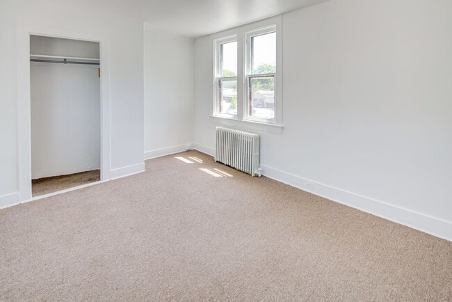 Building Photo - Walking distance to UD campus Available Ju...
