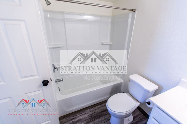 Building Photo - 2526 E Juanita Ave