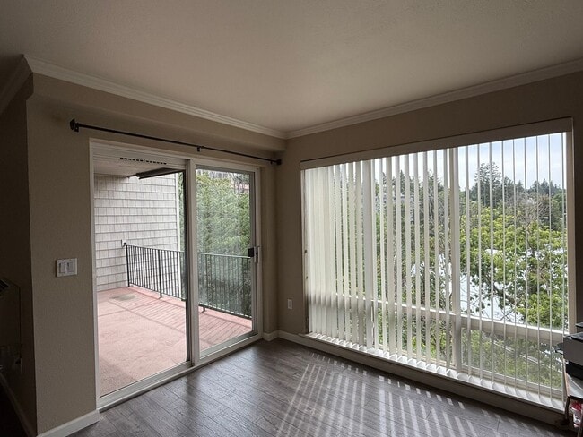 Building Photo - Beautiful 2 Bed 2 Bath Condo Near Sacred H...