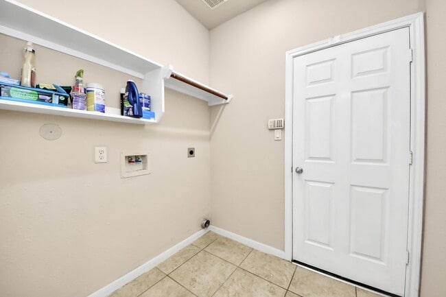 Building Photo - 13719 Hartford Ct