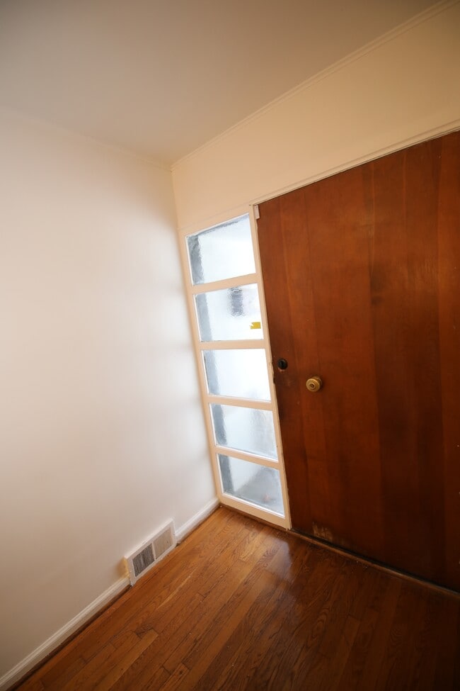 Building Photo - 3191 E Broad St