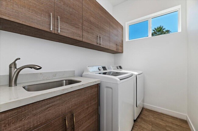 Building Photo - 53900 Avenida Ramirez