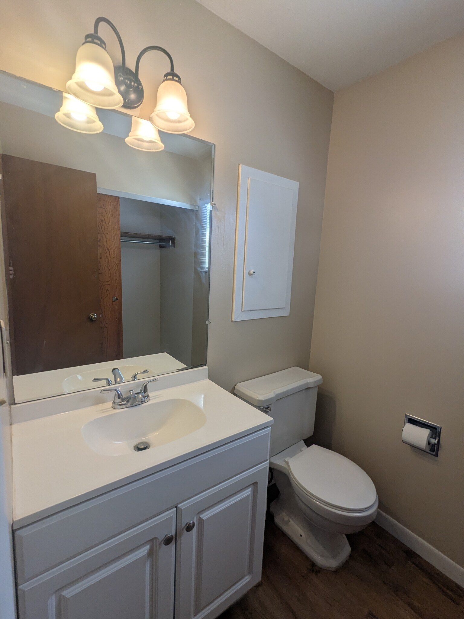 Building Photo - 120 S Fortner Ave