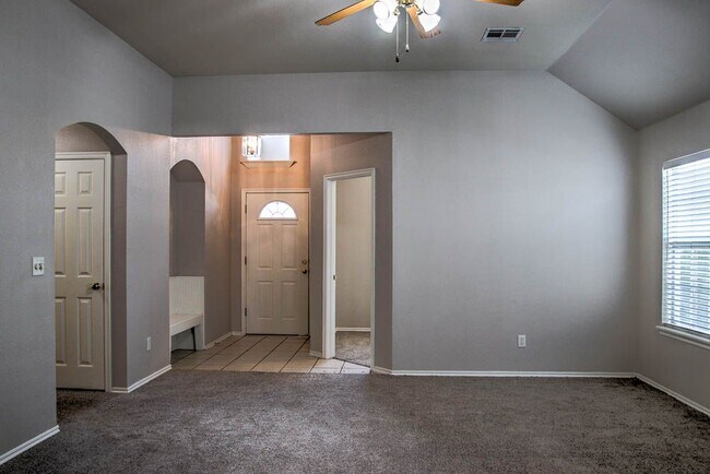 Building Photo - Charming home 3 car garage in Bixby.