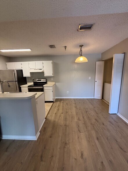 Building Photo - 1 Bed/1 Bath - Unit 2104