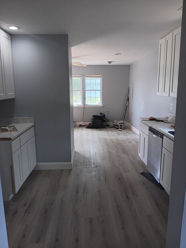 Building Photo - 427 Holly Dr