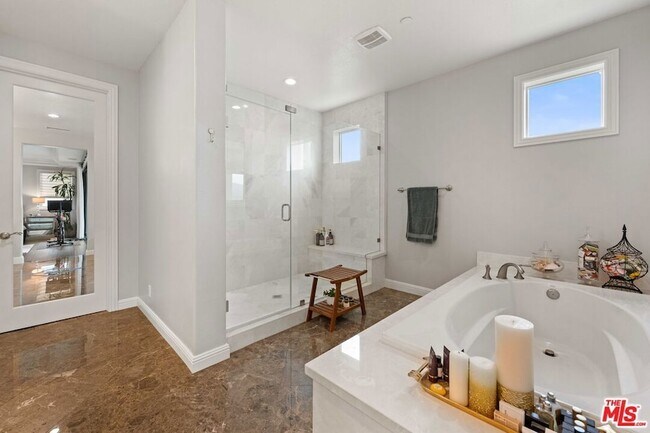 Building Photo - 11925 N Ricasoli Way