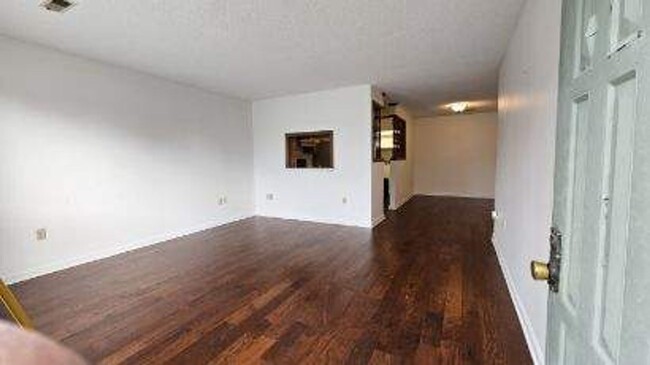 Building Photo - Maryville 37803 - 2 bedroom, 2 bath condo ...