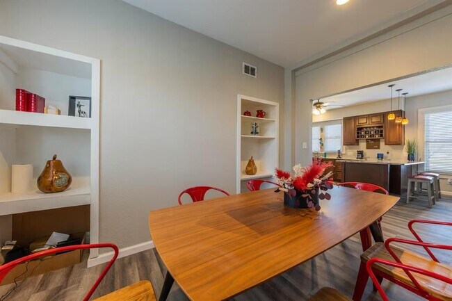 Building Photo - 1212 N Main St