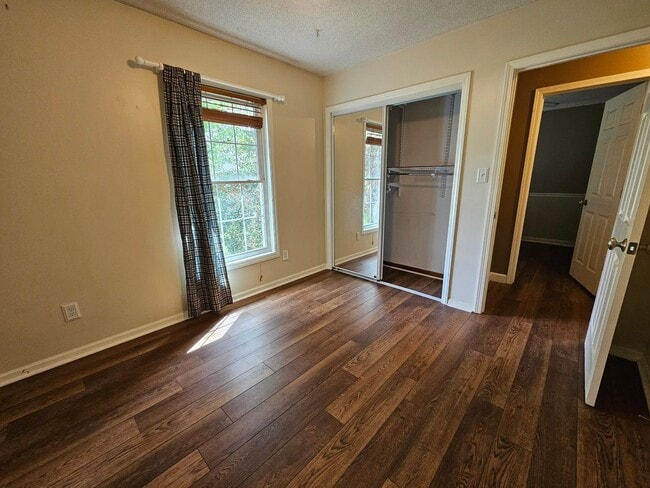 Building Photo - UPDATED Beautiful 3 bedroom 2 bathroom