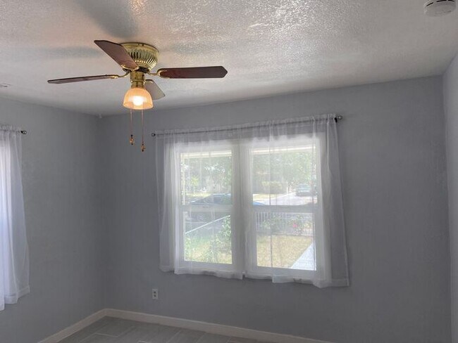 Building Photo - Coming Soon Modesto Renovated 3 Bedroom 1 ...