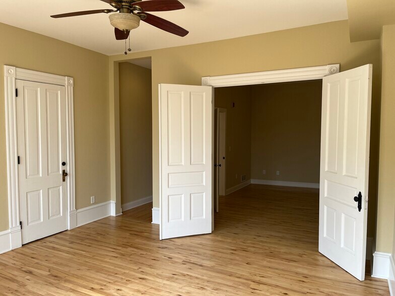 Front Room 3 - 912 Clinton St