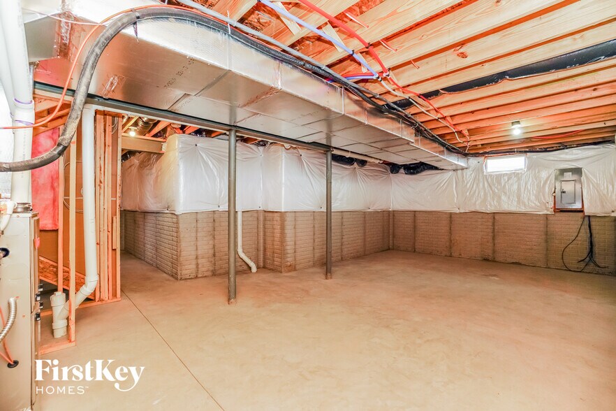 Building Photo - 565 Weaver Ridge Dr