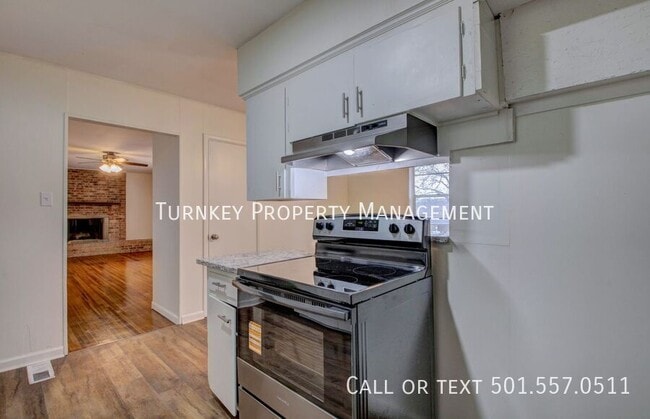 Building Photo - 4600 Lynn Ln