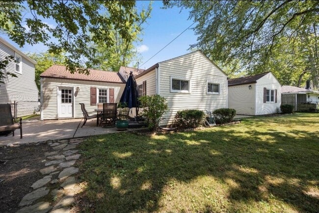 Building Photo - 154 Oakwood Dr