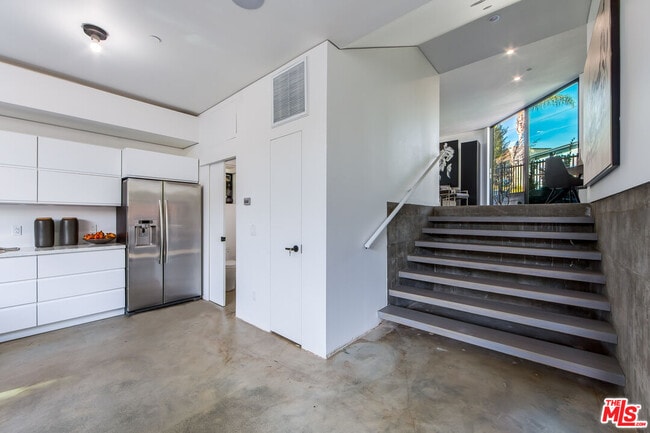 Building Photo - 855 Hilldale Ave