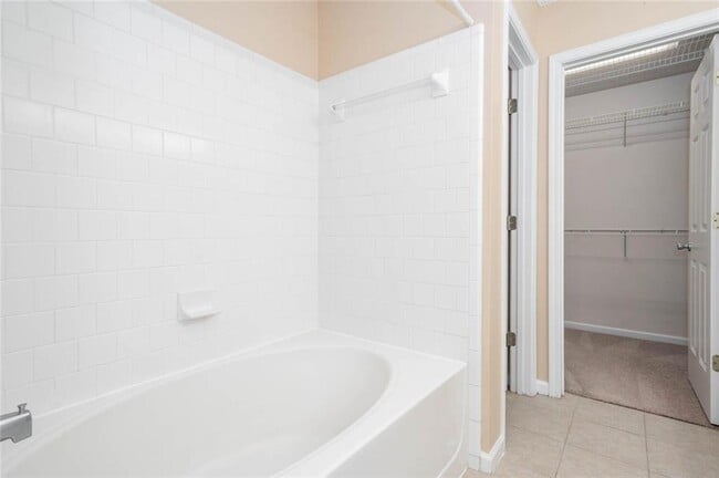 Building Photo - 380 Wittenridge Ct