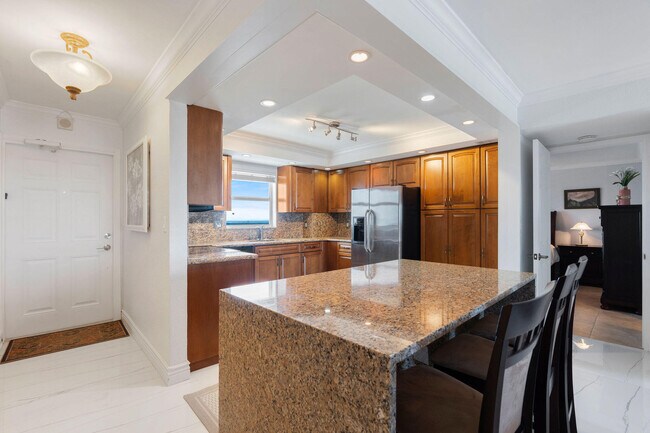 Building Photo - 1160 Hillsboro Mile