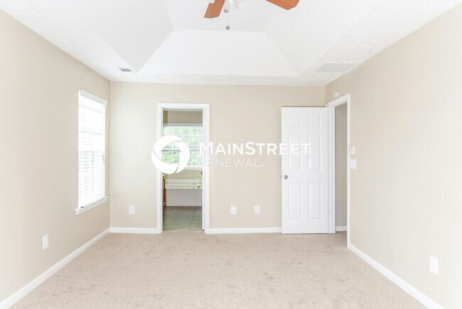 Building Photo - 4 Bedroom Pet-Friendly Home in Hampton, GA with Main Street Renewal