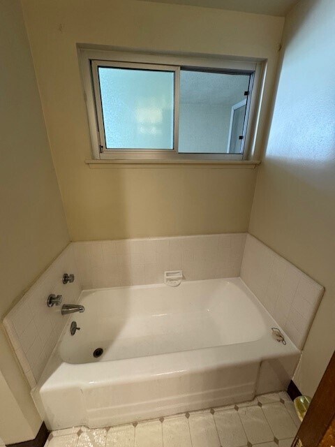 Building Photo - 1320 N Poinsettia Pl