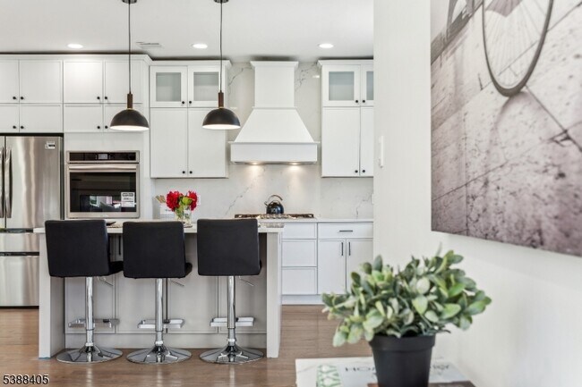 Building Photo - 648 E Broad St