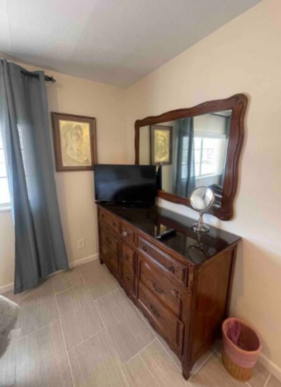 Building Photo - 73390 Broadmoor Dr