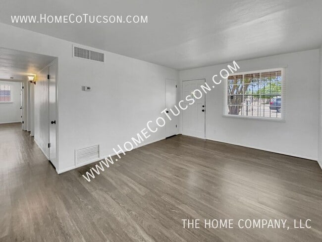 Building Photo - 2602 E Keswick Cir