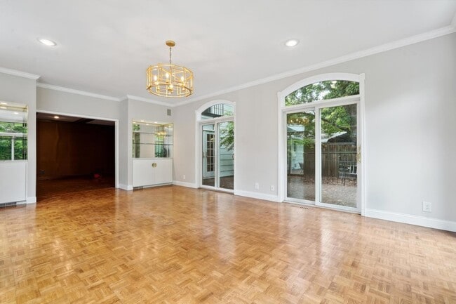 Building Photo - 5721 Londonderry Rd