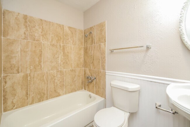 Building Photo - 16835 Grampin Dr