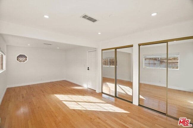 Building Photo - 15005 Killion St