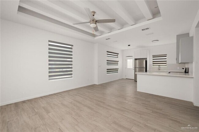Building Photo - 308 W Campeche Ave