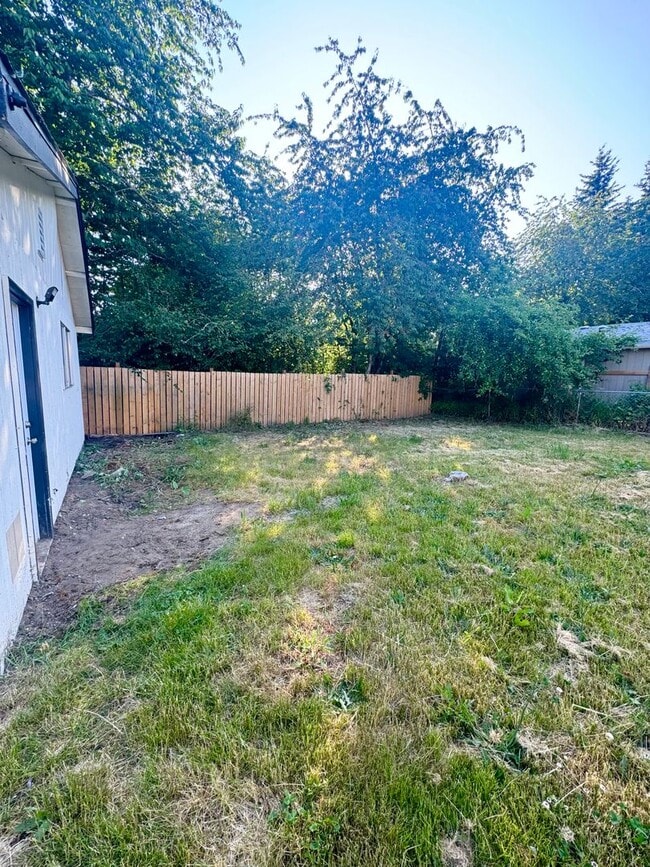 Building Photo - 3 Bedroom 2 Bathroom for Rent.