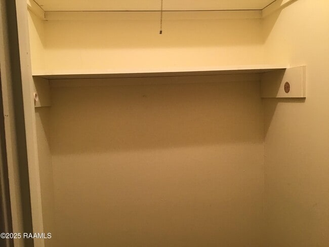 Building Photo - 116 Sorority Dr