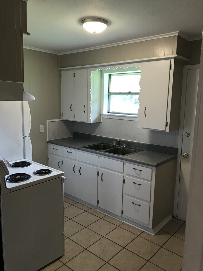 Building Photo - WoodCreek Apartments