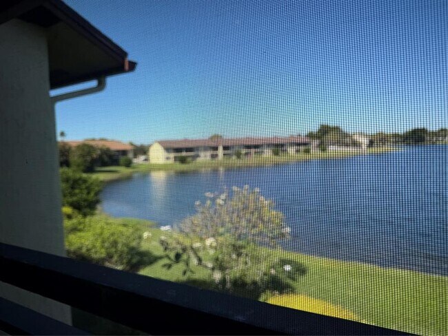 Building Photo - 10007 Winding Lake Rd