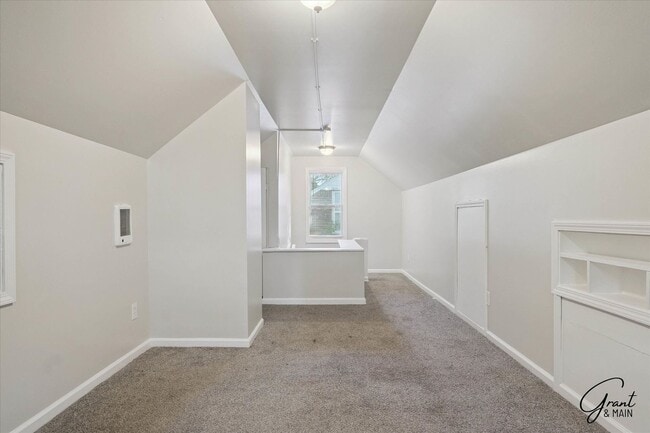 Building Photo - $1,200 -  3 bedroom Bungalow