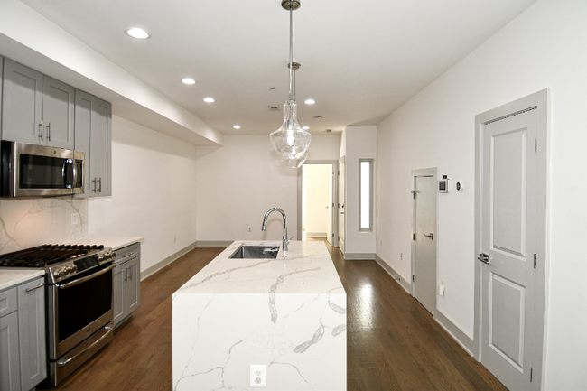 Building Photo - 1632 K St NW