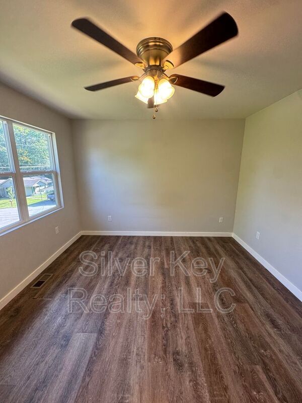Building Photo - 1603 Hutsell Dr